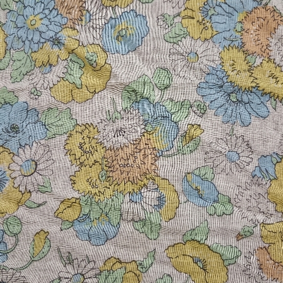 Vintage Floral Patterned Scarf - Picture 4 of 5